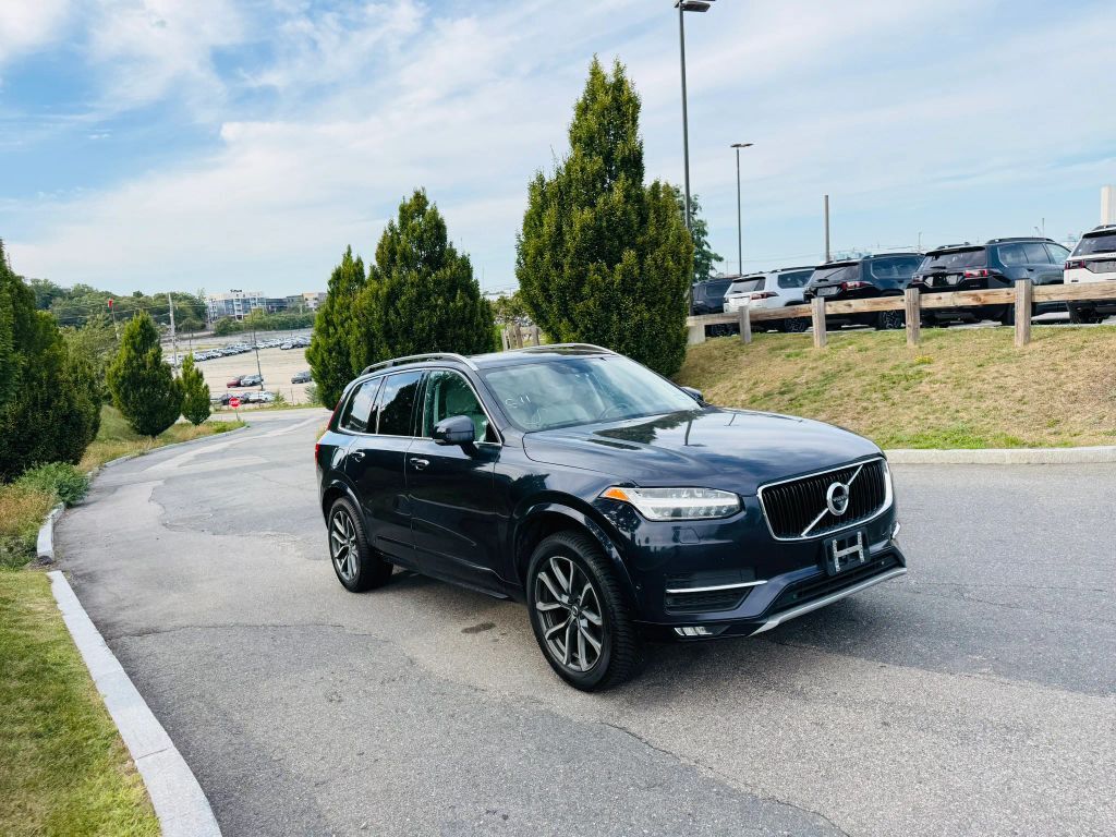 2017 VOLVO XC90
