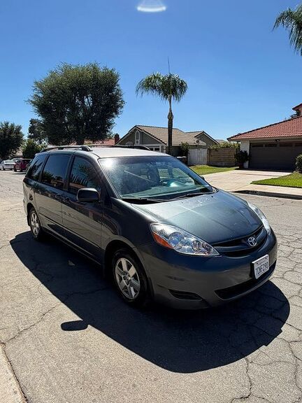 2009 TOYOTA Sienna