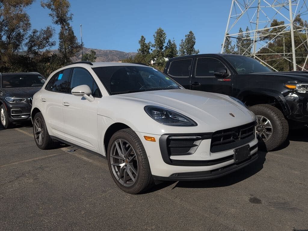 2023 PORSCHE Macan
