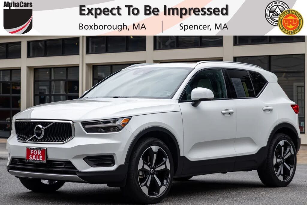 2022 VOLVO XC40