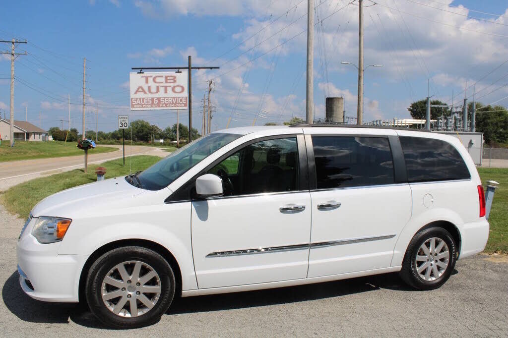 2016 CHRYSLER Town and Country