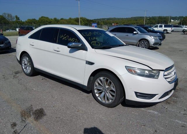2013 FORD Taurus