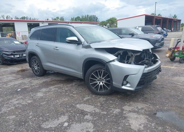 2017 TOYOTA Highlander