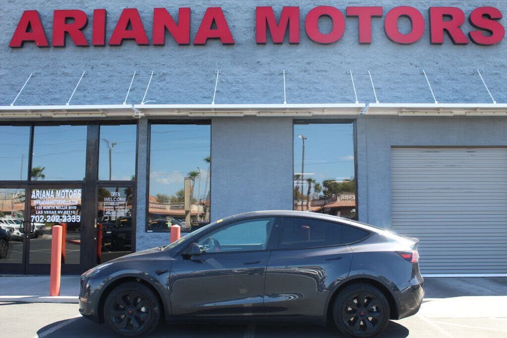 2024 TESLA Model Y