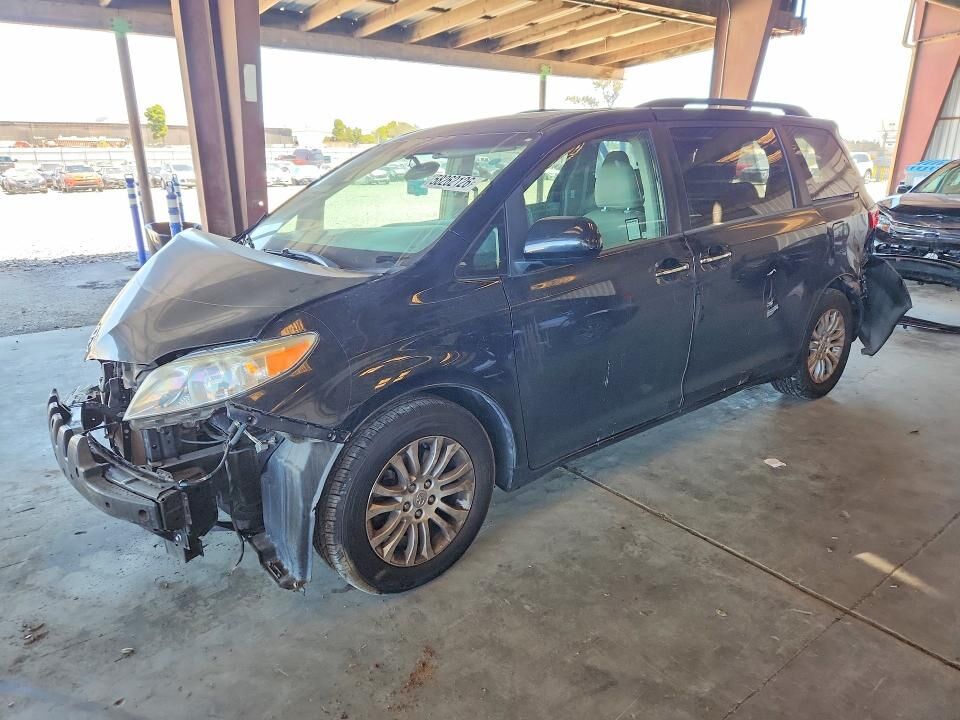 2016 TOYOTA Sienna