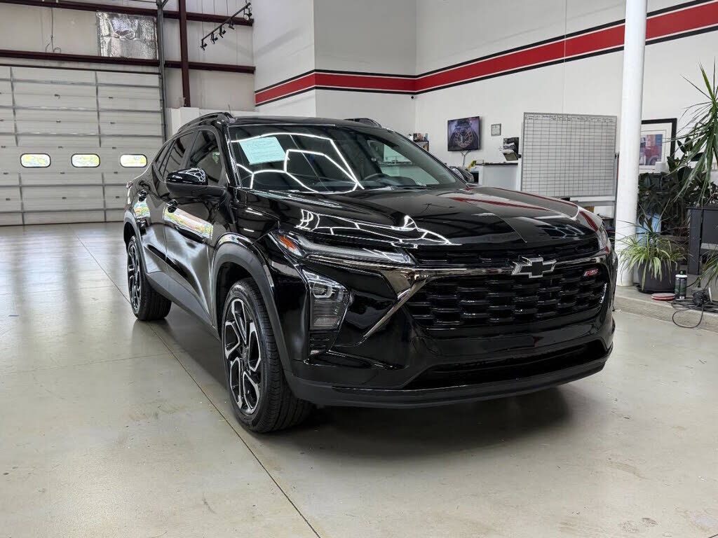 2025 CHEVROLET Trax