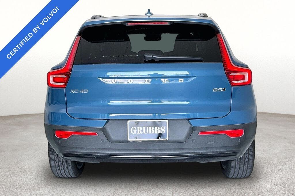 2024 VOLVO XC40