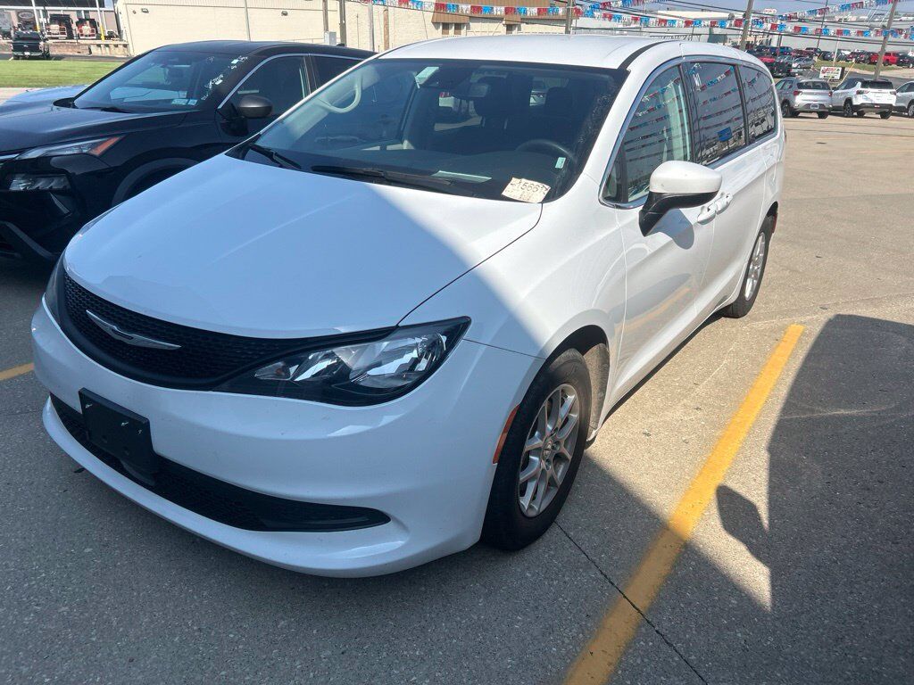 2023 CHRYSLER Voyager