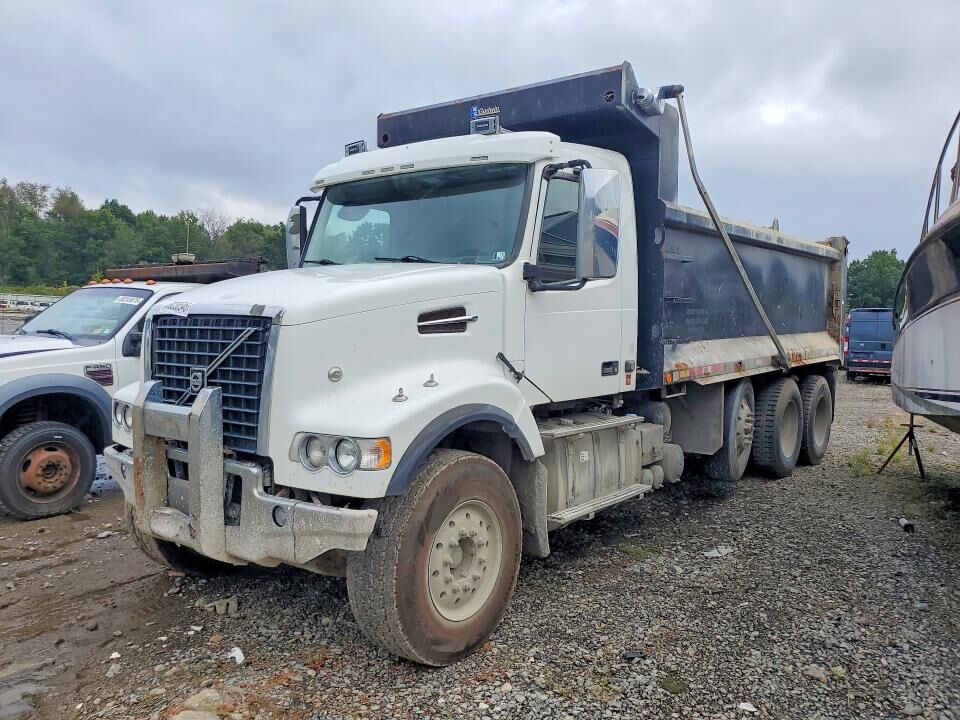 2016 VOLVO TRUCK VHD