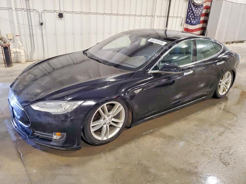 2015 TESLA Model S