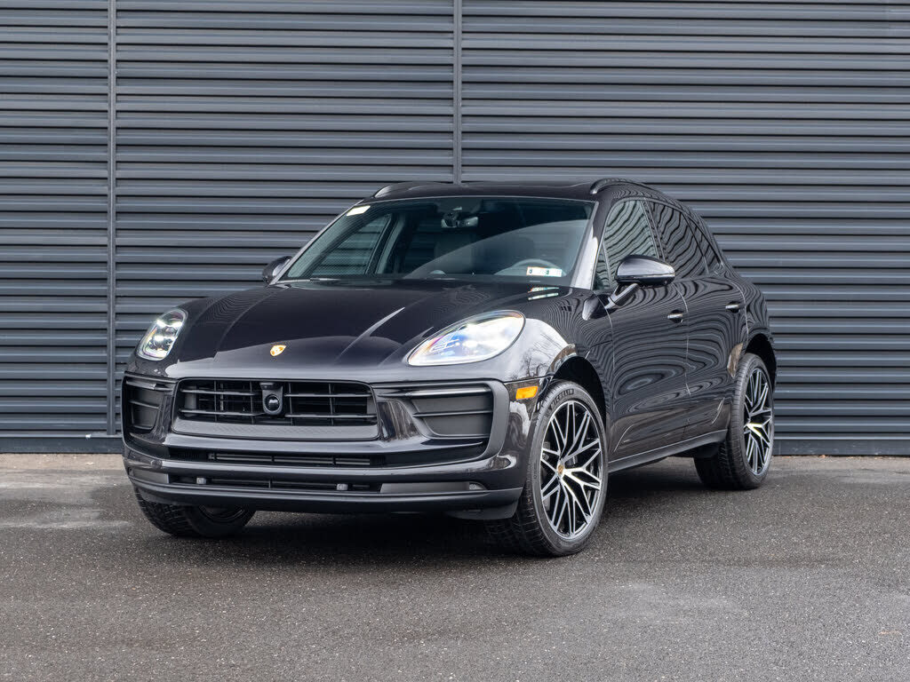2026 PORSCHE Macan