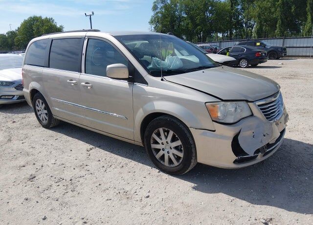 2013 CHRYSLER Town and Country
