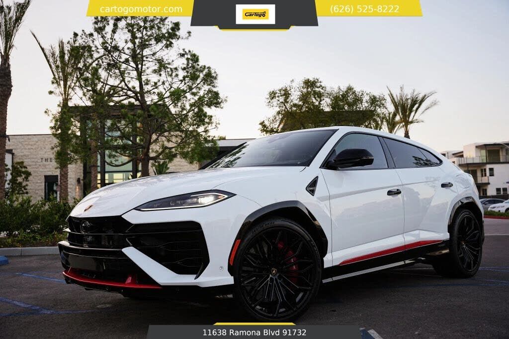 2025 LAMBORGHINI URUS