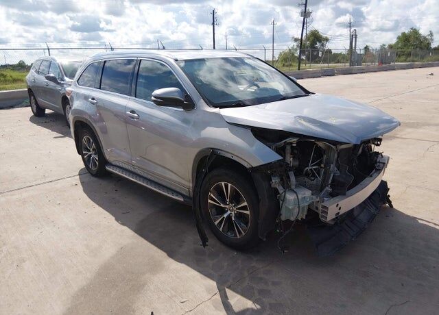 2016 TOYOTA Highlander