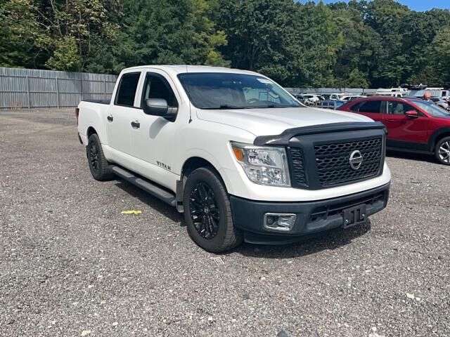 2017 NISSAN Titan