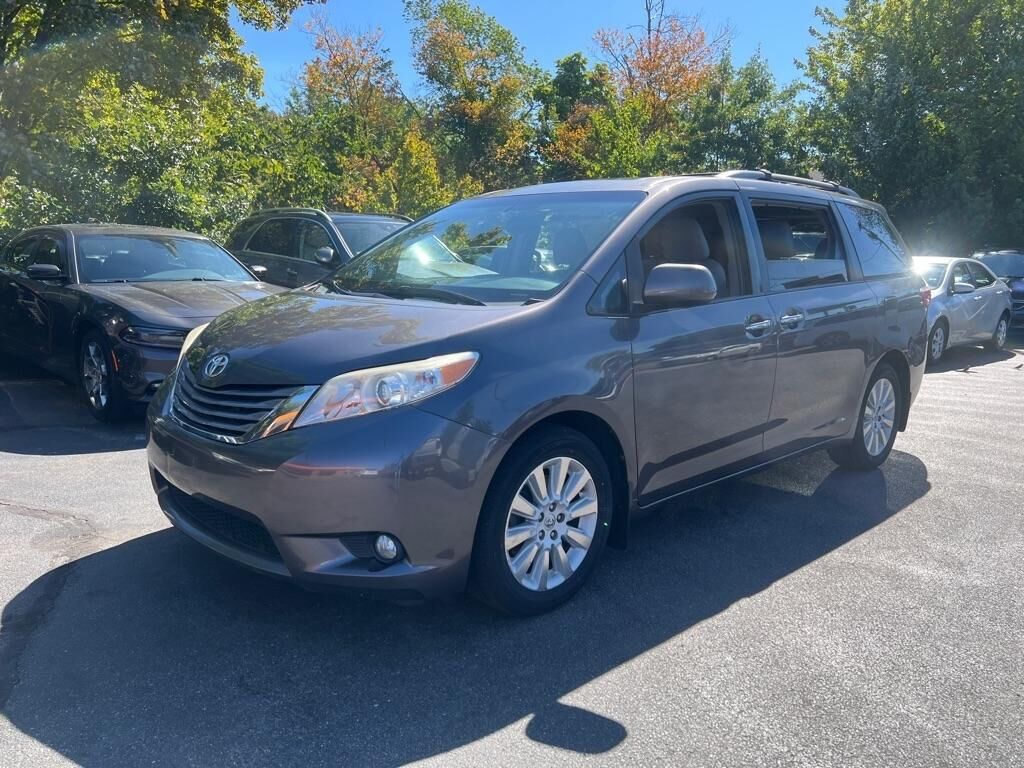 2015 TOYOTA Sienna