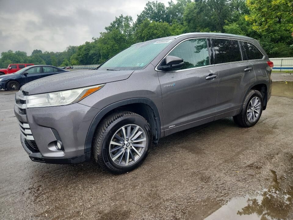 2017 TOYOTA Highlander