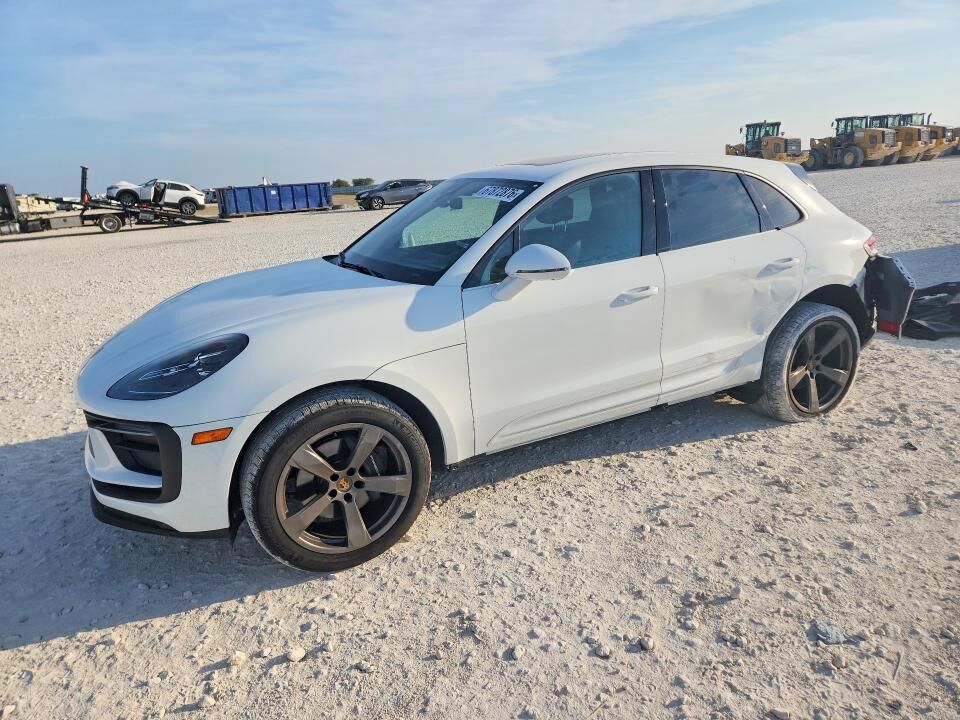2025 PORSCHE Macan