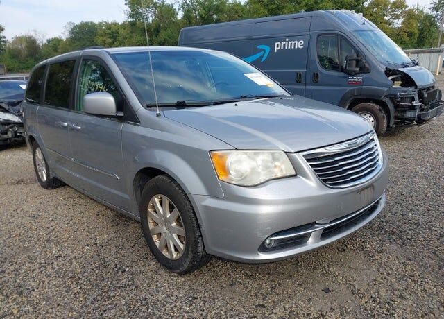2013 CHRYSLER Town and Country