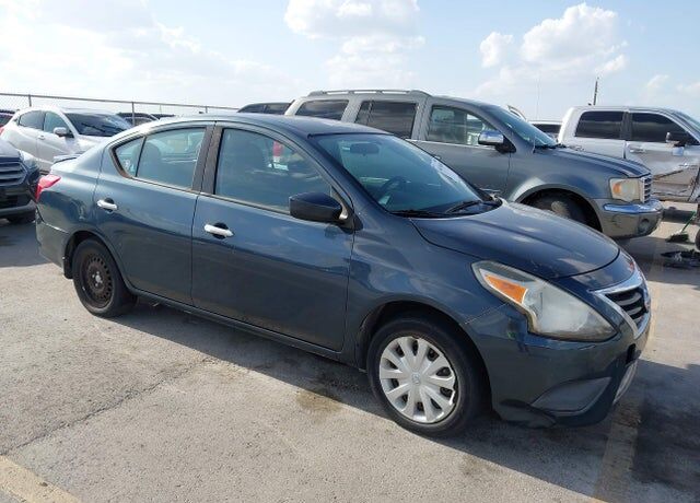 2017 NISSAN Versa