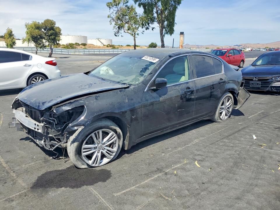 2015 INFINITI Q40
