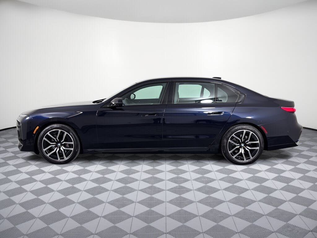 2023 BMW 740i