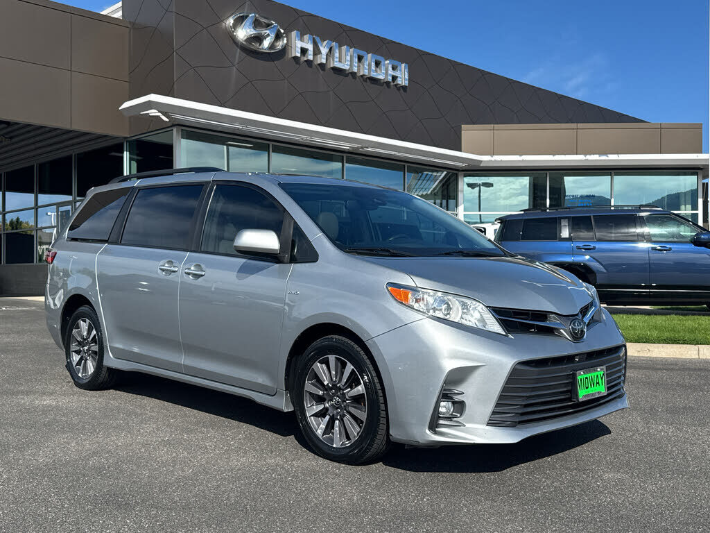 2019 TOYOTA Sienna