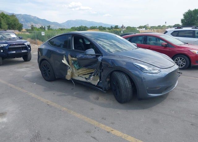 2022 TESLA Model Y