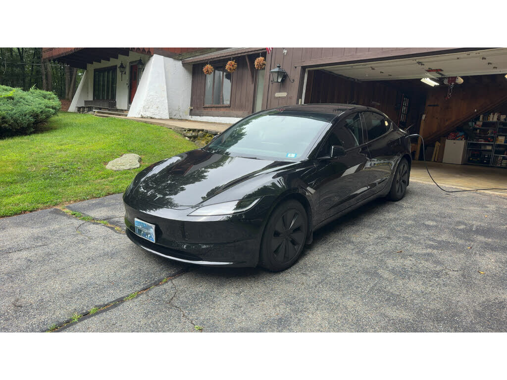 2025 TESLA Model 3
