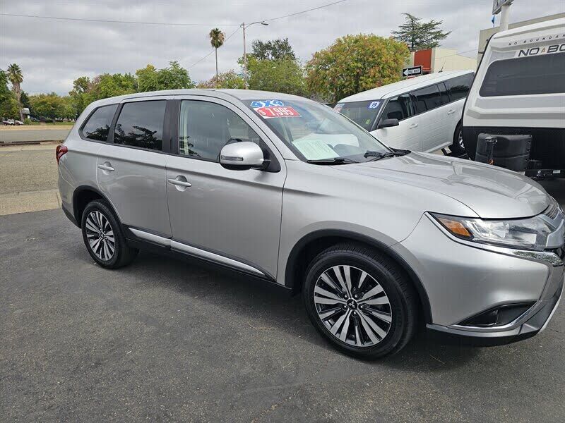 2019 MITSUBISHI Outlander