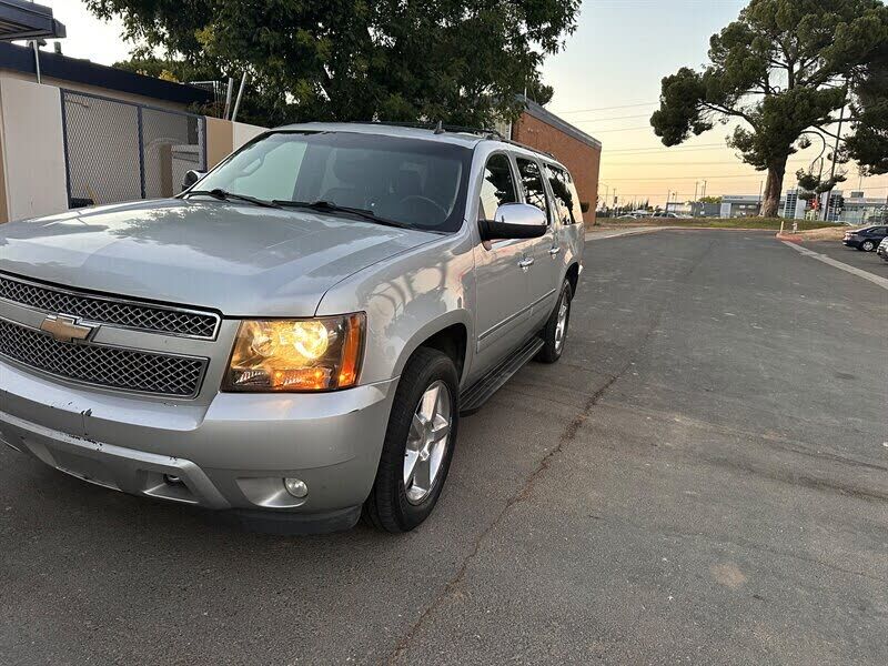 2011 CHEVROLET Suburban