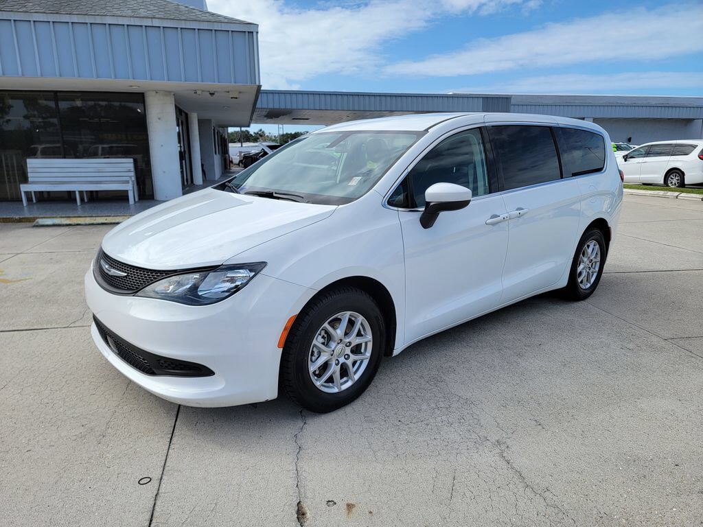 2022 CHRYSLER Voyager