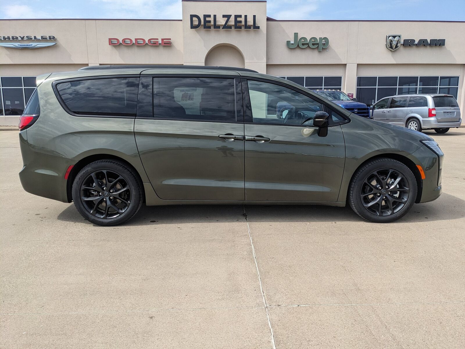 2027 CHRYSLER Pacifica