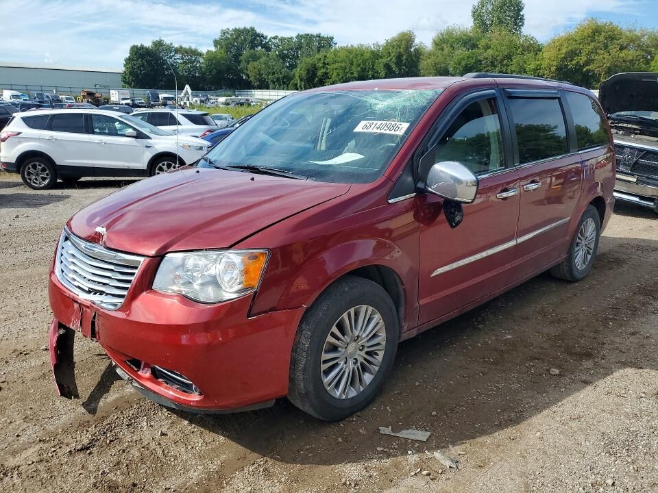 2013 CHRYSLER Town and Country