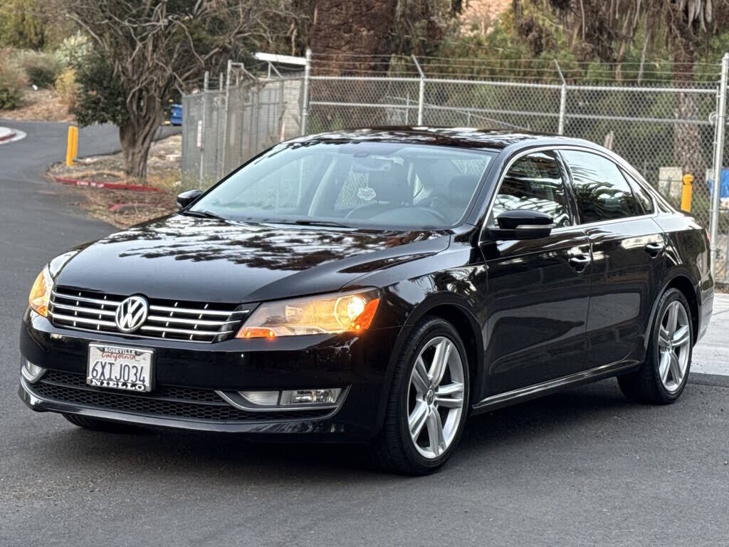 2012 VOLKSWAGEN Passat