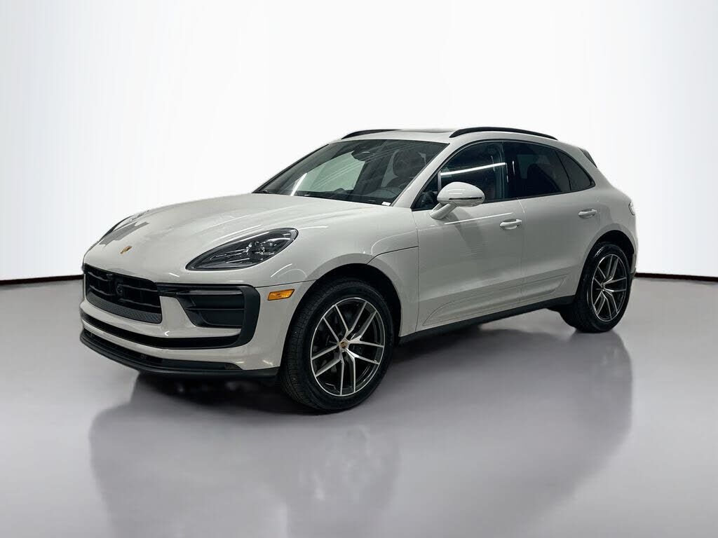2026 PORSCHE Macan