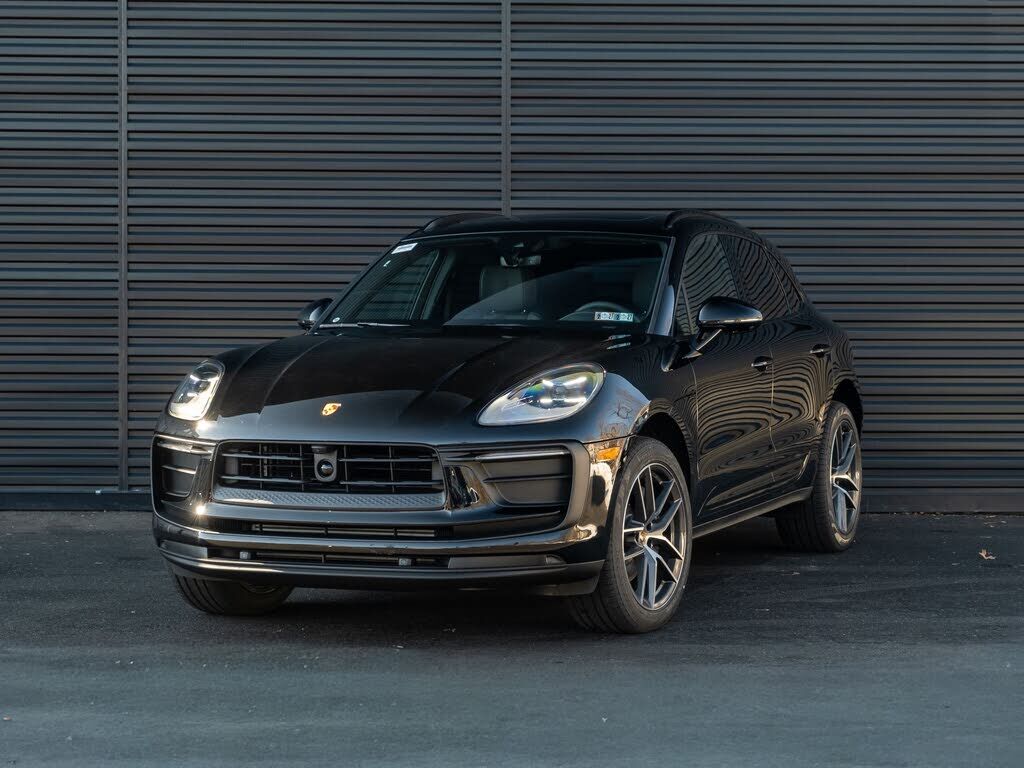 2026 PORSCHE Macan