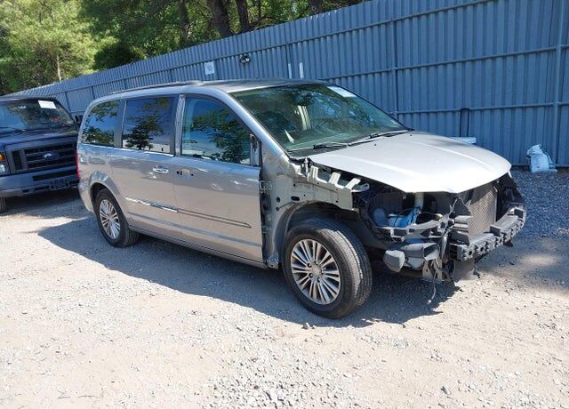 2014 CHRYSLER Town and Country