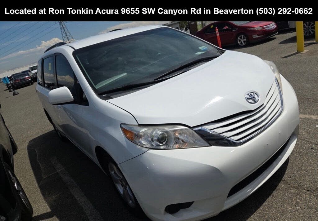 2017 TOYOTA Sienna