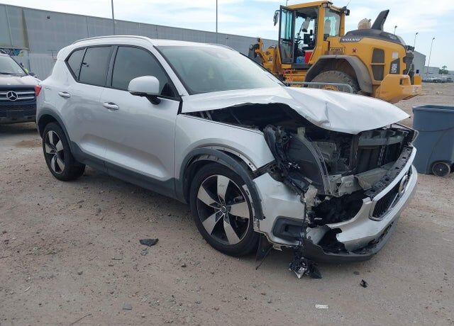 2019 VOLVO XC40