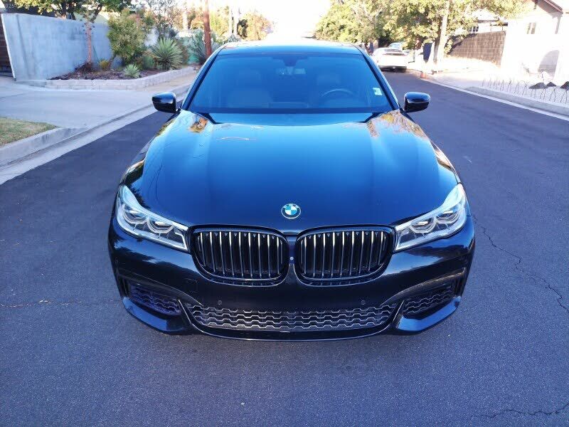 2016 BMW 750i