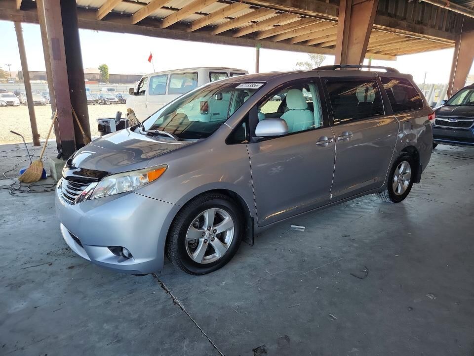 2014 TOYOTA Sienna