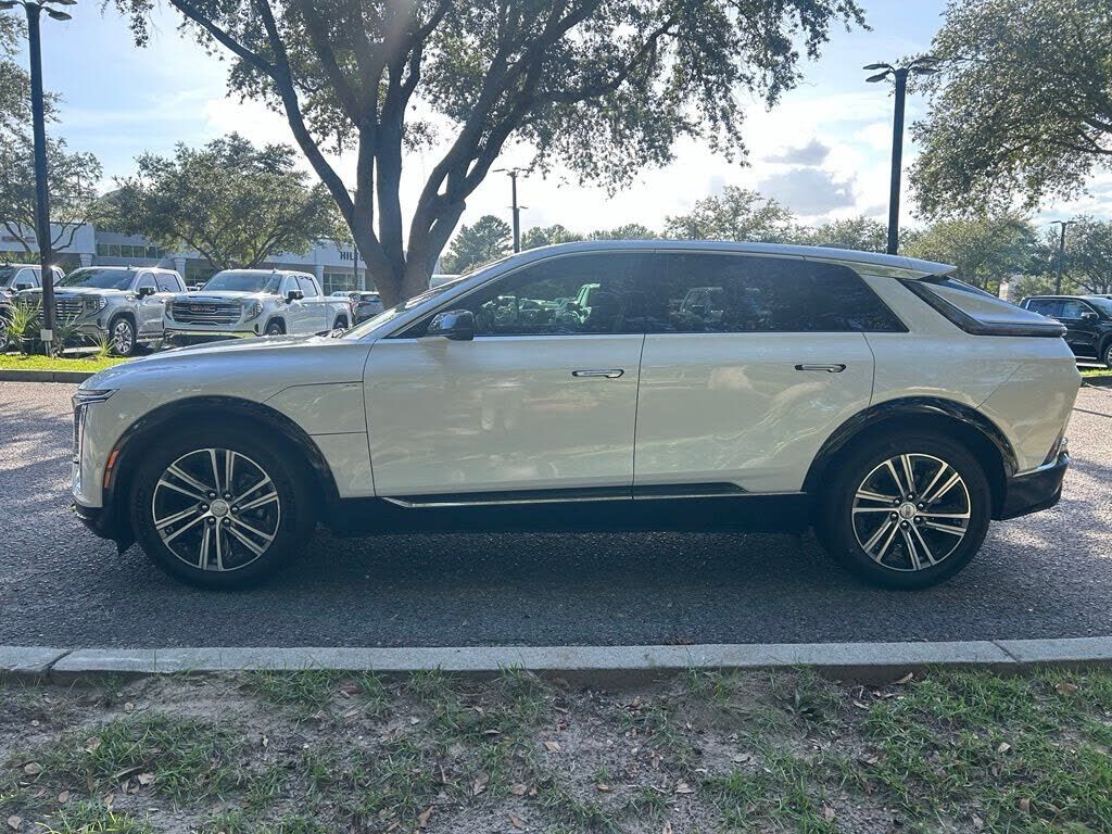 2024 CADILLAC Lyriq