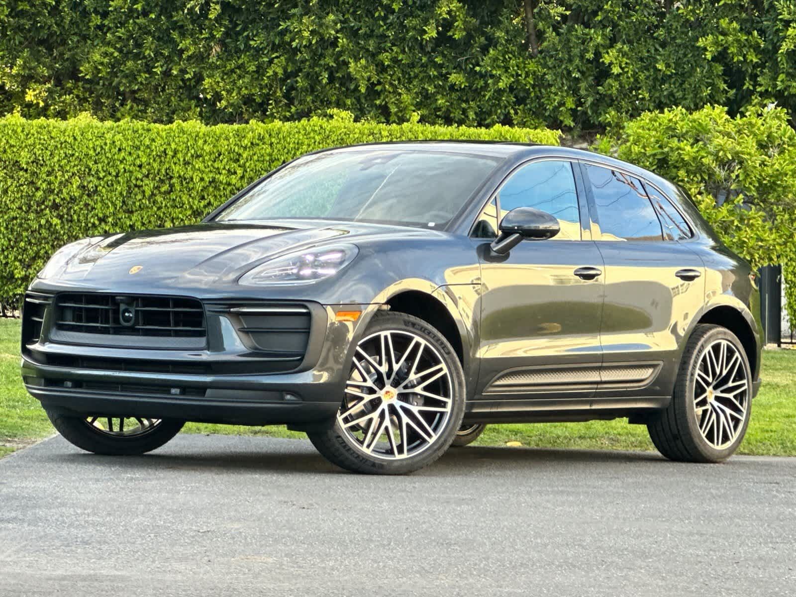 2026 PORSCHE Macan
