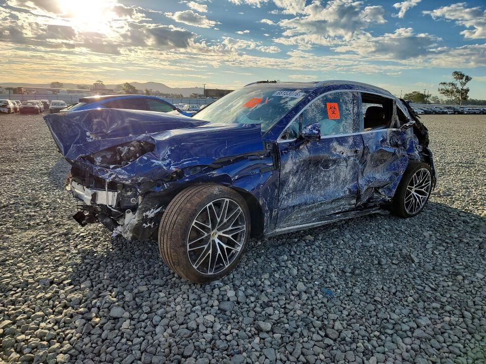 2023 PORSCHE Macan