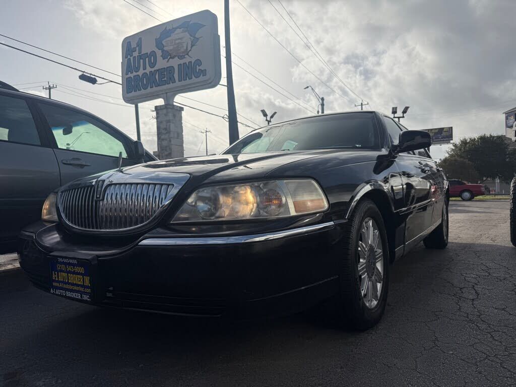 2006 LINCOLN Town Car