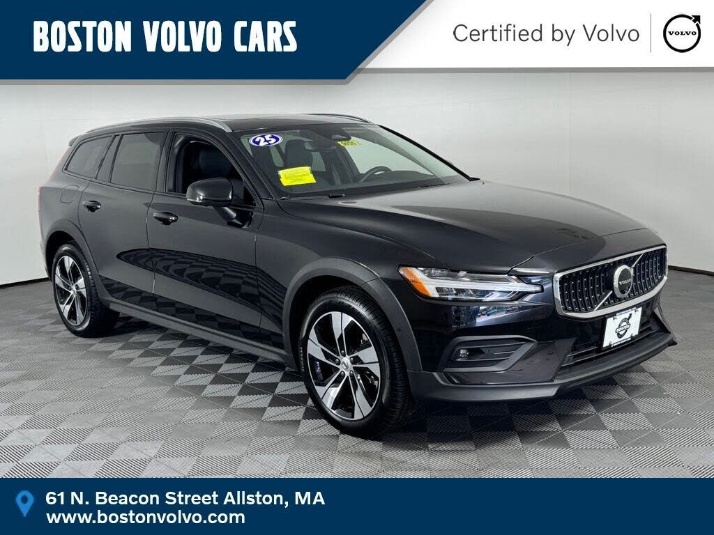 2025 VOLVO V60CC