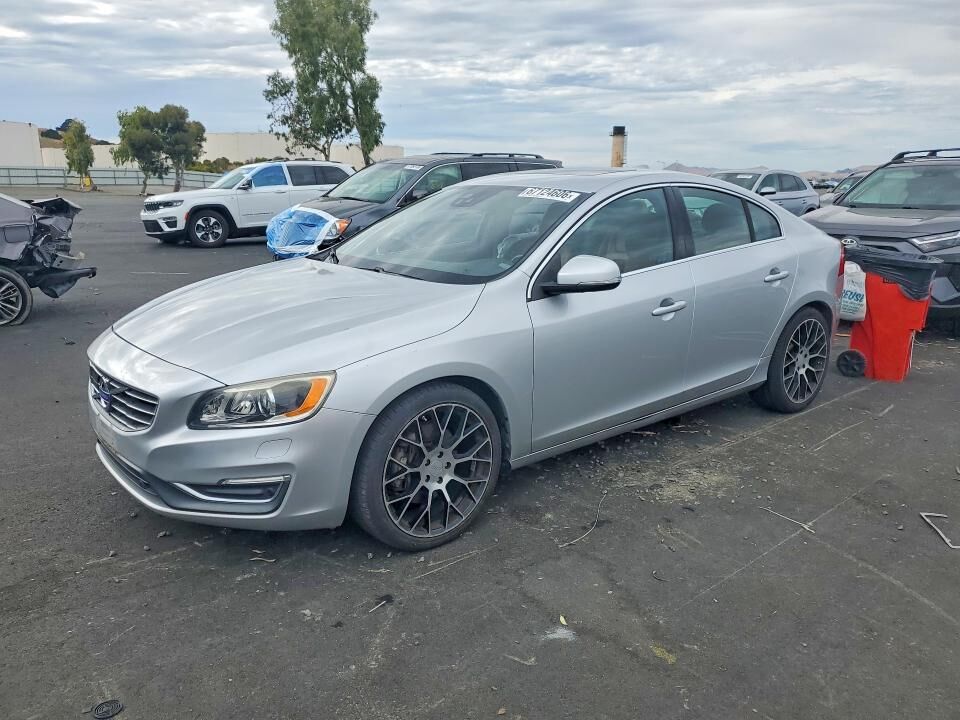 2015 VOLVO S60