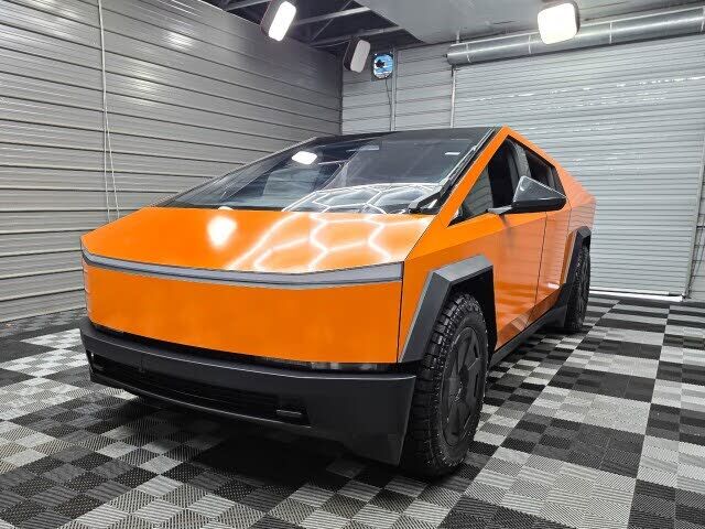 2025 TESLA Cybertruck