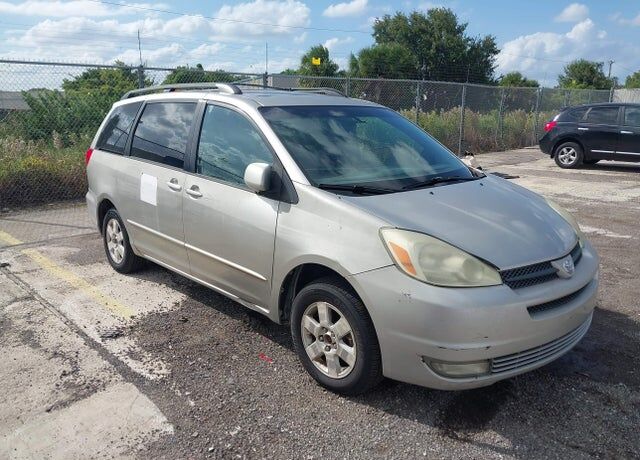 2004 TOYOTA Sienna